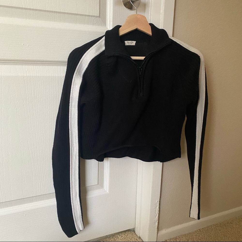 Lightweight cropped pullover from Brandy Melville
